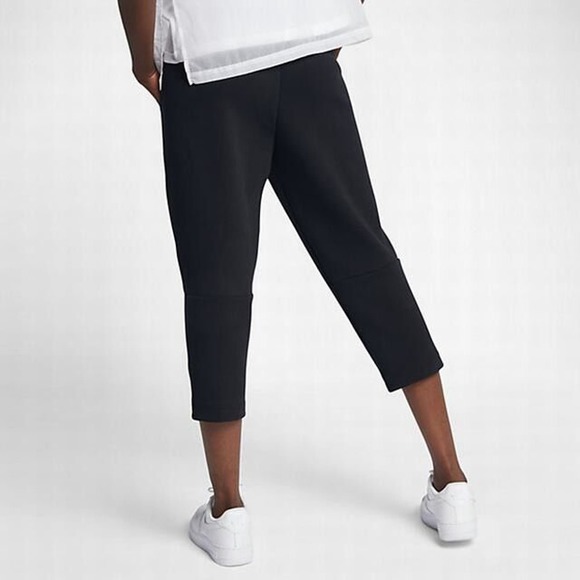 Nike Tech Fleece Capri Women SIZE -‎ XS 908824-010 - Picture 6 of 8